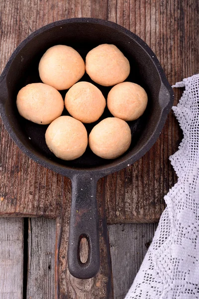 Hembakade scones i te tid — Stockfoto