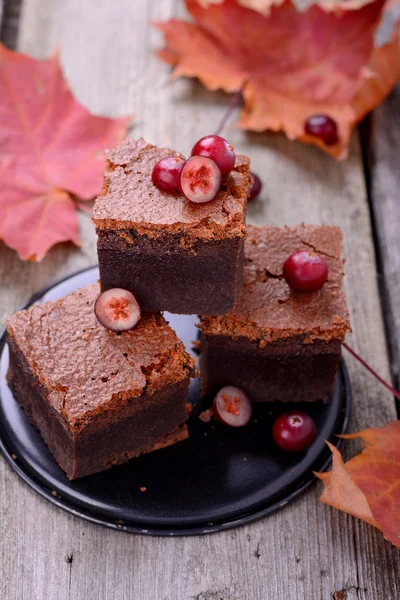 Brownie rebanadas con arándanos, primer plano de alimentos —  Fotos de Stock