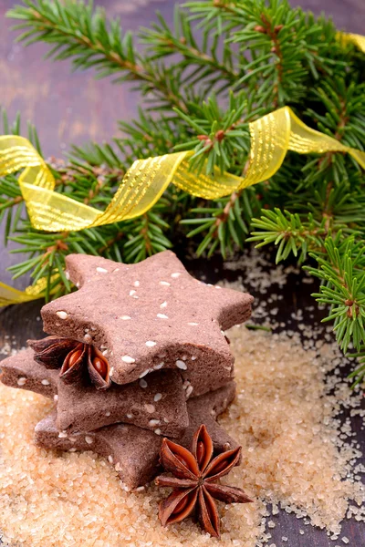 Chocolade homemade Christmas cookies in de vorm van sterren met sesamzaadjes — Stockfoto
