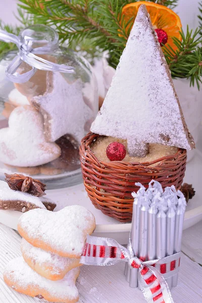 Ağaçlar ve yıldız süslemeleri Noel kurabiyeleri — Stok fotoğraf