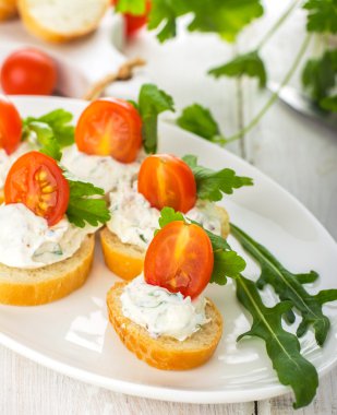 Peynirli kanepeler ve vejetaryenler