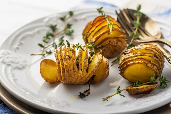 Patatas al horno de acordeón —  Fotos de Stock