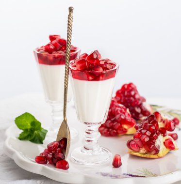 Pannacotta nar jöle anate şurubu ile