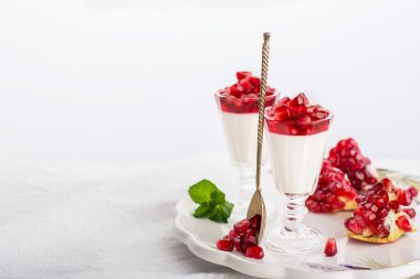 Pannacotta nar jöle anate şurubu ile