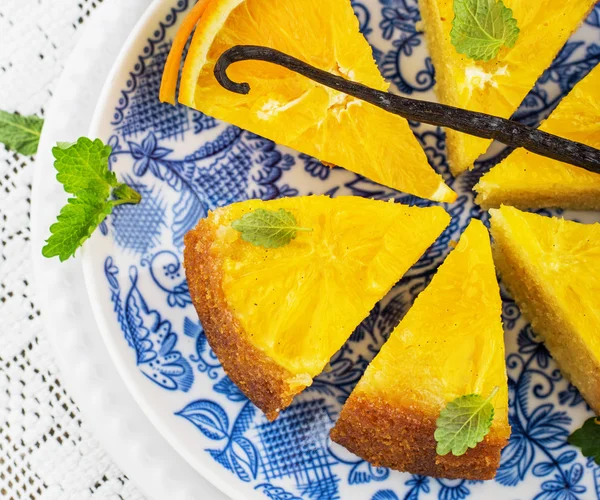 Orange cake with orange slices — Stock Photo, Image