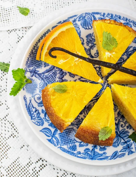 Orange cake with orange slices — Stock Photo, Image