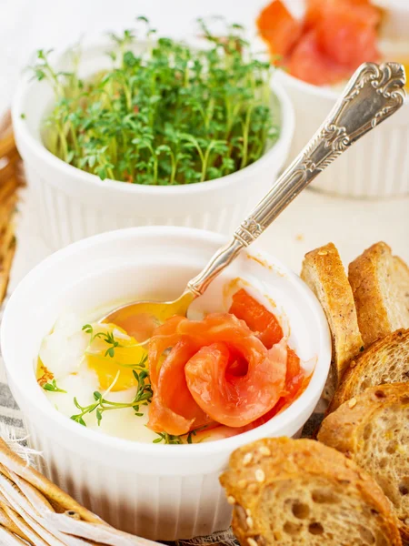 Baked eggs with salmon in a batch molds — Stock Photo, Image
