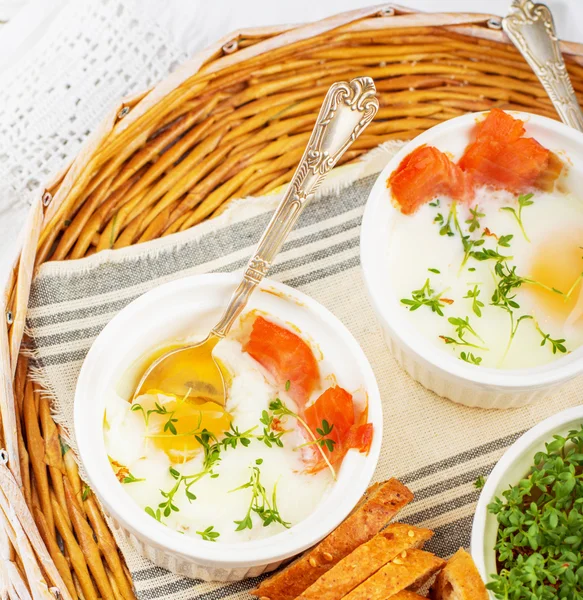 Baked eggs with salmon in a batch molds — Stock Photo, Image