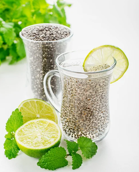 Las semillas de chía beben con agua — Foto de Stock