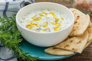 Yoğurt ve salatalık starter için sos