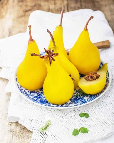 Sweet fragrant pears poached with saffron and spices — Stock Photo, Image