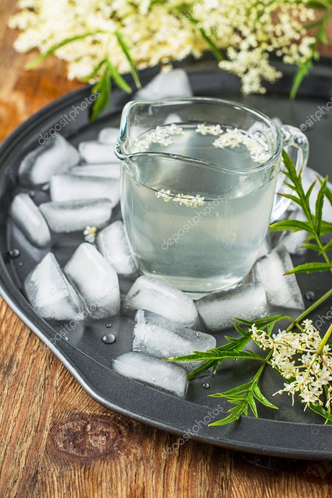 Boisson Fleur De Sureau Avec Des Fleurs De Sureau