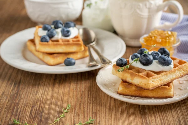 Homemade fresh crispy waffles for breakfast with blueberries and honey — 스톡 사진