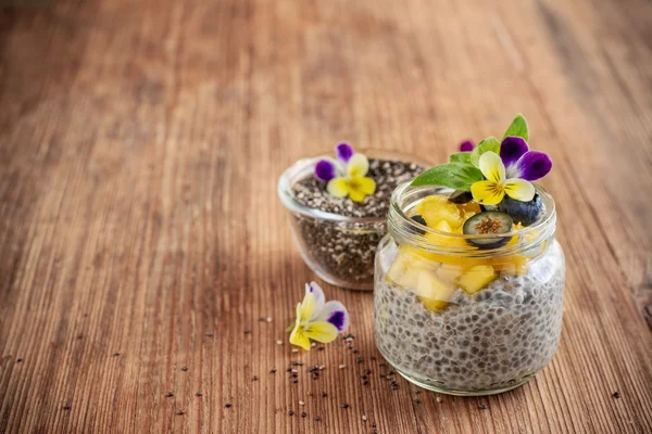 Sementes de chia e pudim de iogurte — Fotografia de Stock