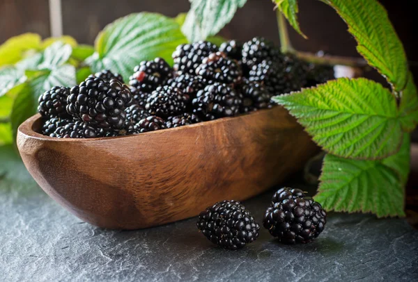 Fresh blackberries in wooden bowl. Top view. — Stock Photo, Image