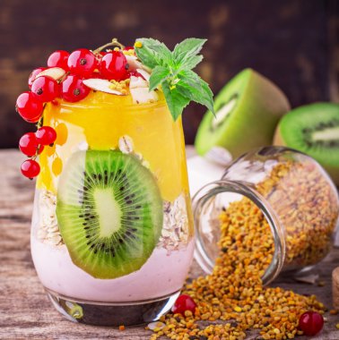 Katman İki renkli smoothies