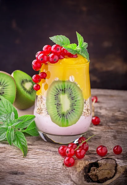 Två lager färgglada smoothies — Stockfoto