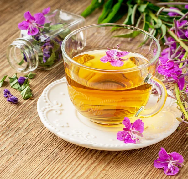 çiçek açan Sally, toplanan ve bitkisel çay demleme kurutulmuş