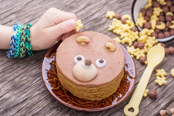 Homemade chocolate cake for breakfast in the form of muzzle bear — Stock Image Homemade chocolate cake for breakfast in the form of muzzle bear Stock Photo