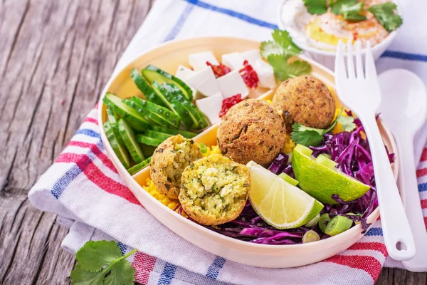 Box Lunch for a picnic or to office lunch with cous cous, falafel — Zdjęcie stockowe