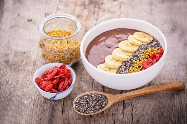 Bowl of breakfast with chocolate banana smoothies garnished — Stock Fotó