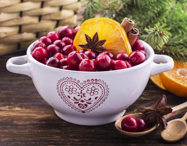 Cranberries with orange, cinnamon and star anise in a white ceramic — Stock Photo, Image