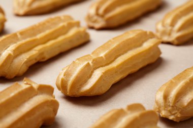 Krem şanti ile eklerleri geleneksel Fransız profiterol tarifi