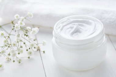 Anti kırışıklık anti-aging kozmetik krem cilt ve yüz bakımı