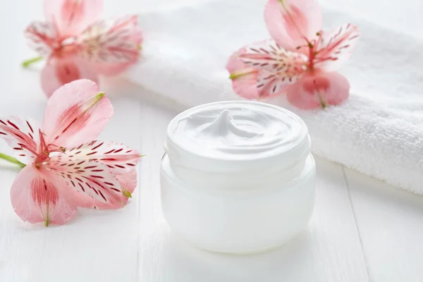 Crema de yogur belleza orgánica natural producto cosmético bienestar y relajación —  Fotos de Stock