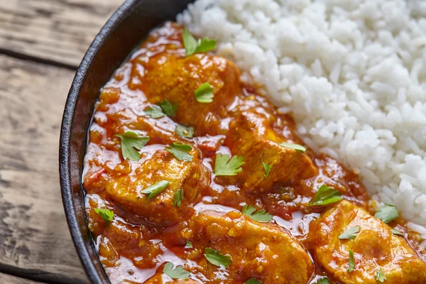 Frango tikka masala tradicional indiana caril picante comida de carne nacional — Fotografia de Stock