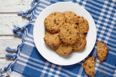 Ev yapımı yulaf ezmeli kurabiye ile kuru üzüm sağlıklı tatlı tatlı snack