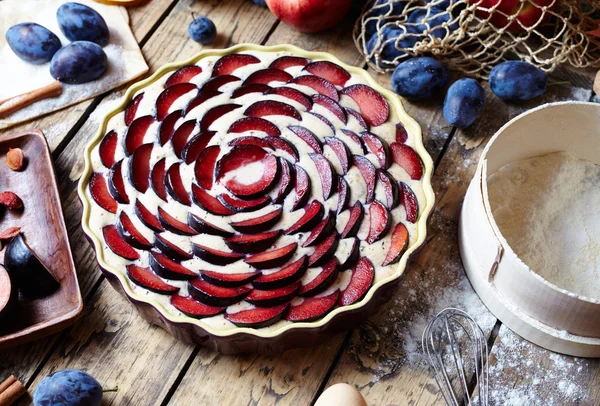 Ingredients for baking a homemade plum pie zwetschgendatschi. Rustic style. — Stock Photo, Image