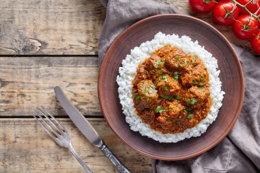 Madras tereyağı dana baharatlı Asya garam masala yavaş pişirin kuzu gıda pirinç ve domates ile