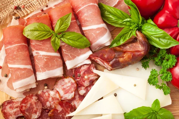 Varietà di prodotti a base di carne — Foto Stock