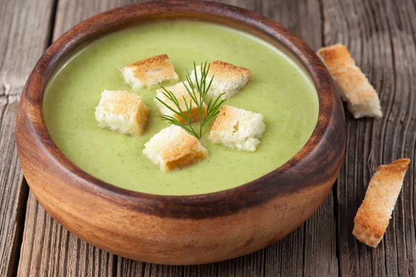 Organic green cream soup vegetarian lunch in bowl — Stock Photo, Image