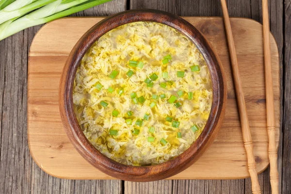 Healthy traditional asian food drop egg soup with broth on wooden desk — Stock Photo, Image