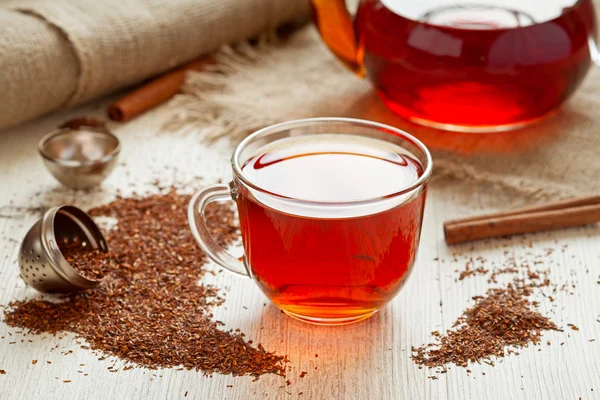 Rooibus çay geleneksel Güney Afrika antioksidan içecek baharatlar ile — Stok fotoğraf