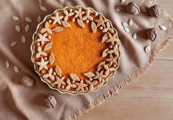 Sweet potato pie traditional homemade thanksgiving or christmas dessert on rustic cloth. Vintage wooden table background. — Zdjęcie stockowe