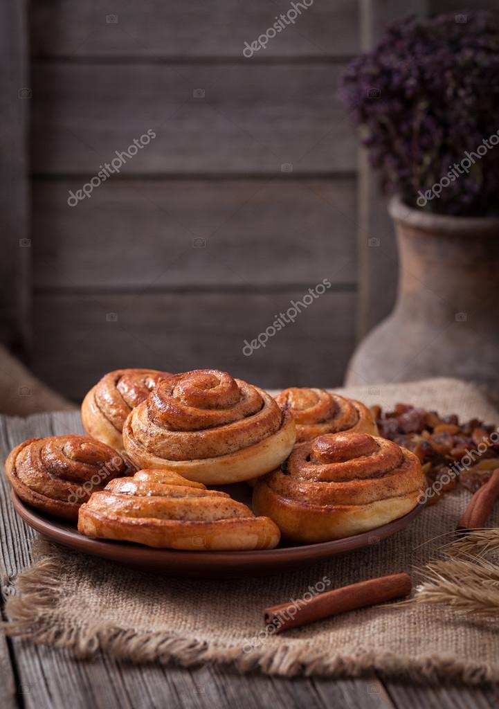 Kanelbullar suédois traditionnel, boulangerie pâtisserie \u2014 Image de GreenArt_Photography