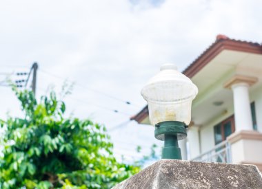 Beton üzerinde ışık lamba