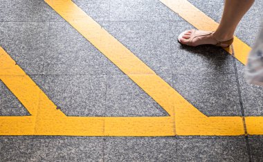 insanlar üzerinde dur işareti Park 