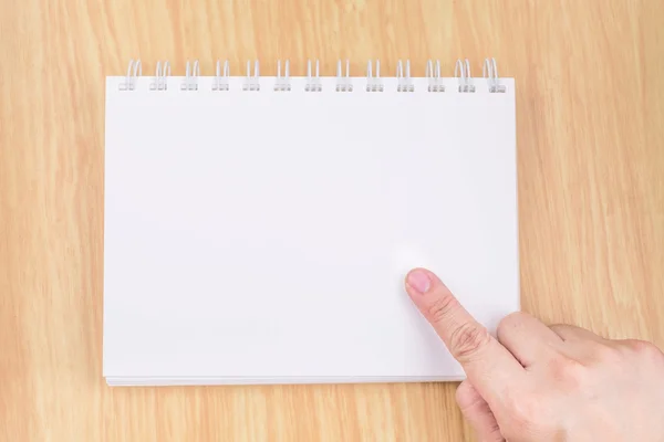 Ponto de mão para notebook branco em branco — Fotografia de Stock