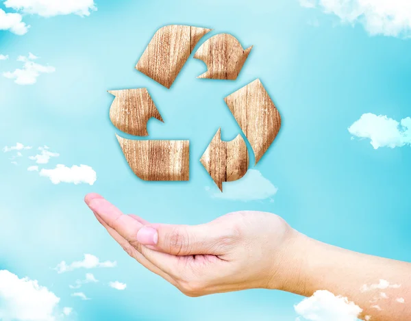 手与回收木材标志图标 — 图库照片