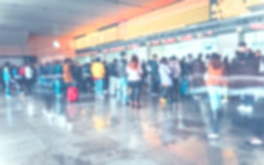  bir toplu taşıma almak queuing insanlar  