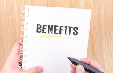 Beyaz bağlayıcı not defterinde avantajlar sözcüğü 