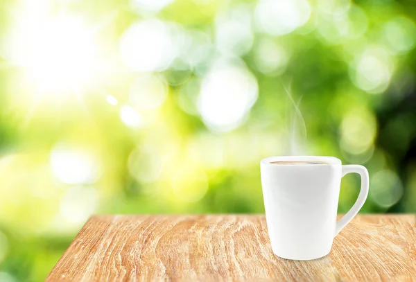 Taza de café blanco con café caliente — Foto de Stock