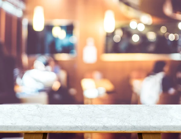 Mesa con cafetería borrosa — Foto de Stock