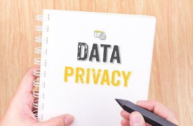 Veri gizlilik kelime üstünde el kendimi ile beyaz telli defter