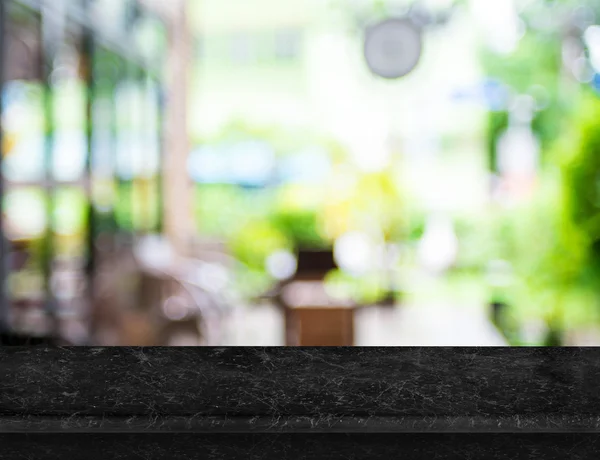 Tampo de mesa de mármore preto de luxo vazio com café borrado bokeh ligh — Fotografia de Stock