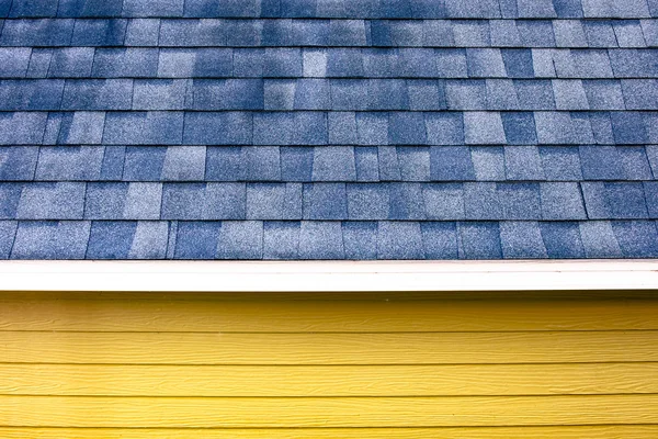 Cerrar azulejo de la escala del techo y pared de madera tablón, textura backgrou — Foto de Stock